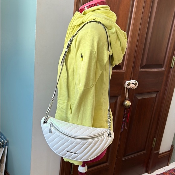 Michael Kors Shoulder bag crescent shaped quilted front leather white
Silv - Picture 2 of 13